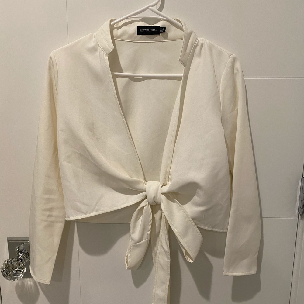 PrettyLittleThing Cream Tie-Front Crop Top